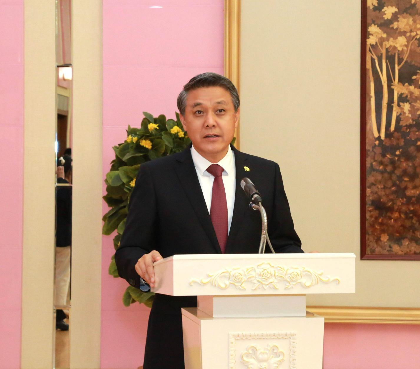 圖為中國駐朝鮮大使王亞軍在宴會上致辭。中國駐朝鮮使館供圖
