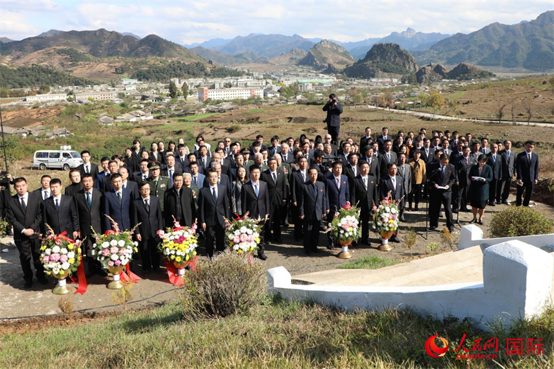  當地時間10月22日，中朝雙方在朝鮮黃海北道新坪郡舉行新坪中國人民志愿軍烈士陵園修繕工程開工儀式。 人民網記者 劉融攝