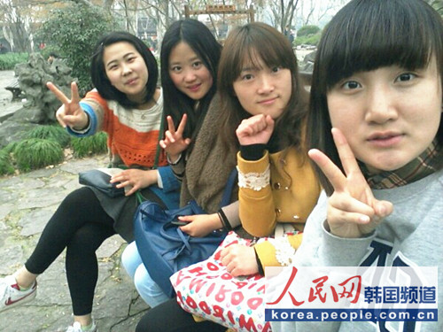恩惠（韓），濤濤（中），小茹（中），秀晶（韓）留影于上海魯迅公園