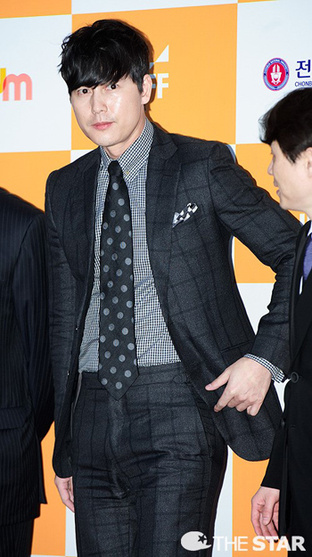 韓國全州國際電影節開幕 鄭雨盛等眾星亮相紅毯