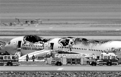 韓亞失事客機疑遭碾壓中國女孩身份確認圖為失事客機殘骸