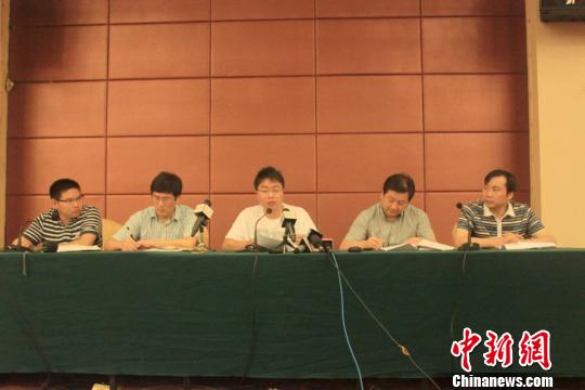 浙江江山將就韓亞空難制定整體索賠方案圖為7月14日晚，江山市政府召開媒體見面會。（邵思翊 攝）