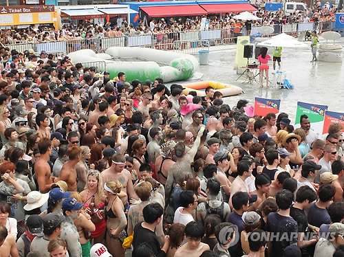 韓國保寧泥漿節落幕 共吸引300余萬游客（圖片來源 韓聯社）