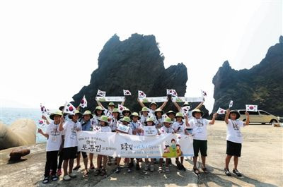 韓國在野黨領袖登獨島 譴責日本美化侵略歷史12日，韓國一隊兒童登上獨島宣示主權。