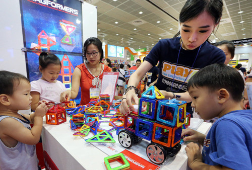 第29屆首爾國際幼兒教育展覽會15日召開圖為小朋友們正在參與體驗活動。韓聯社圖片