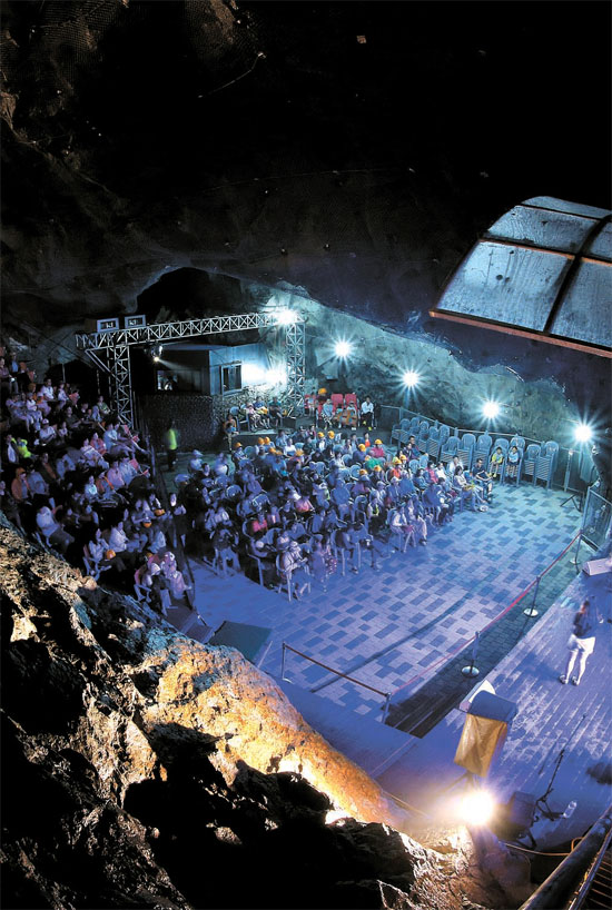 韓國避暑地新星-- 12度礦山山洞消夏游大熱圖片來源：韓國《中央日報》