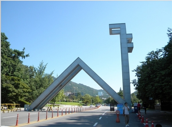 首爾大學畢業生任500強CEO數全球第10圖為首爾大學正門