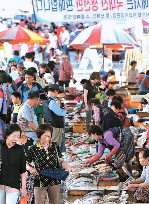 中秋大打“國產牌” 韓國釜山札嘎其市場生意旺