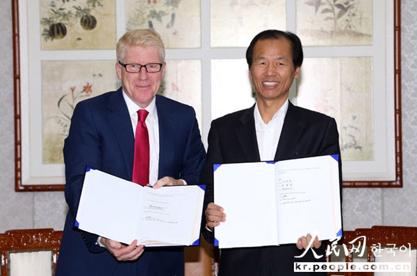 韓國江原道道知事崔文洵、英國Merlin社樂高開發社長John Usher’s