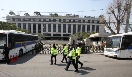 韓國總統選舉趨近 候選人安?！芭c總理同級別”