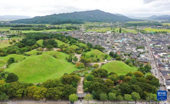 這是9月21日拍攝的韓國慶州大陵苑一帶（無人機照片）。新華社記者 姚琪琳 攝