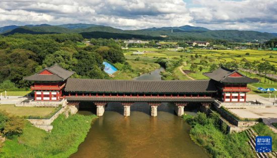 這是9月20日拍攝的韓國慶州地標建筑月精橋（無人機照片）。新華社記者 姚琪琳 攝